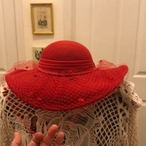 Adorable 1950’s red hat